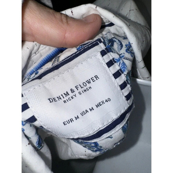 Demin & Flower Button Down Men's Medium White  Short Sleeve Slim Fit - Picture 5 of 7